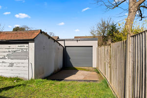 Photo 32- click for photo gallery